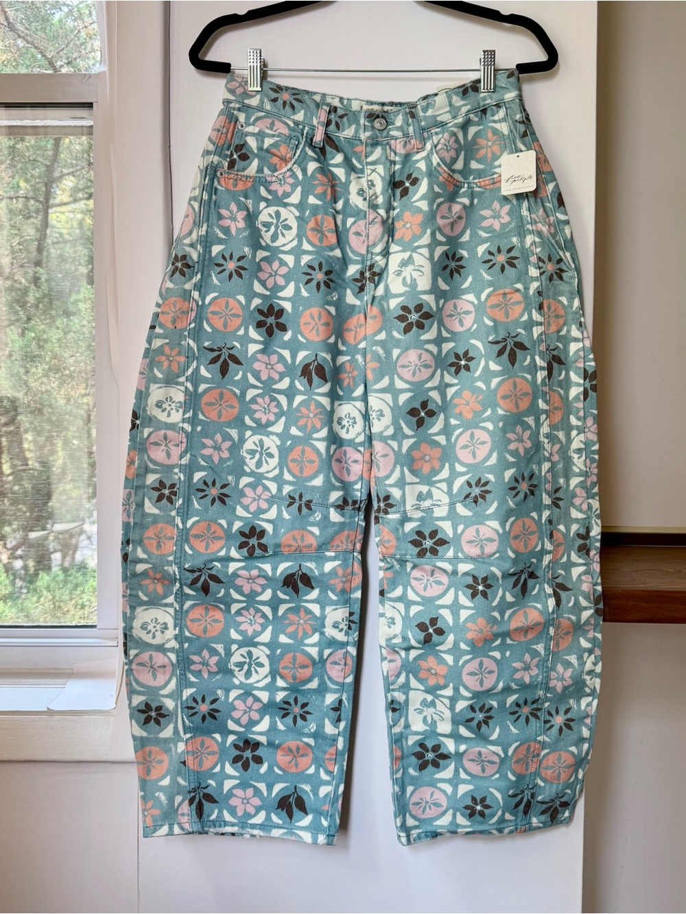 NWT Free People We The Free Good Luck Printed Barrel Jeans 28 - Picture 1 of 14